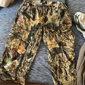 Woman’s camo hunting pants